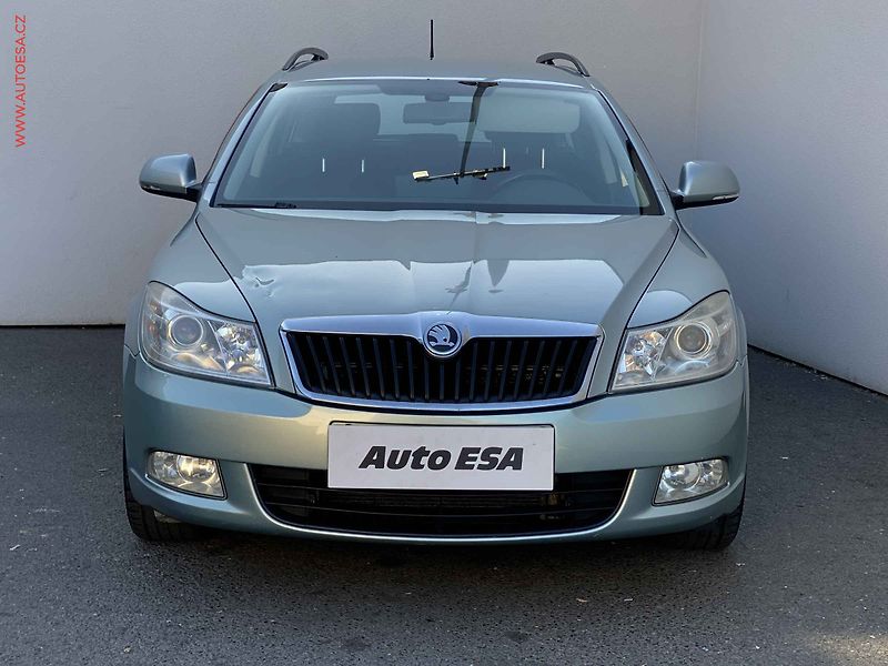 Škoda Octavia (2011) 1.6 TDi, ČR, Park.čidla - fotka 2 z 16