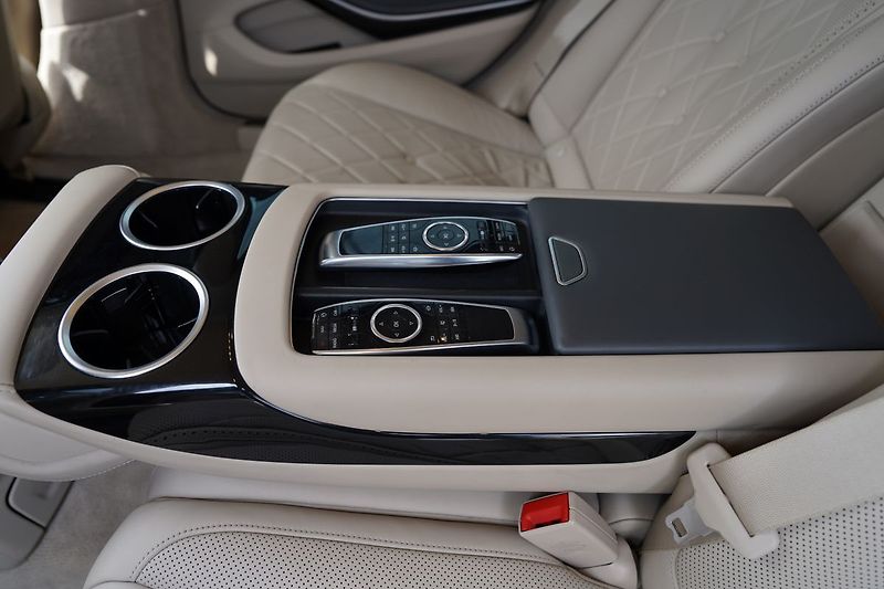 Mercedes-Benz Třídy S S560 4Matic V8 Designo/470PS - fotka 31 z 42