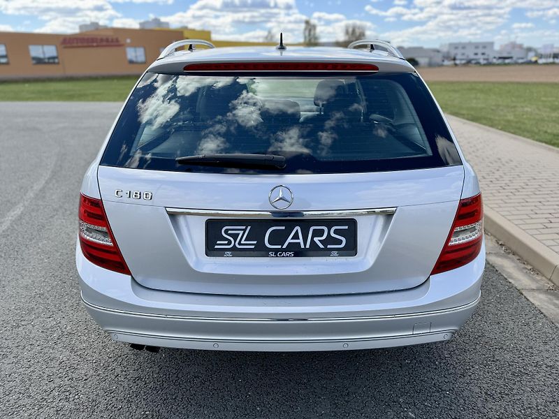 Mercedes-Benz Třídy C 180 CGI 7G AUTOMAT 2X KOLA - fotka 4 z 40