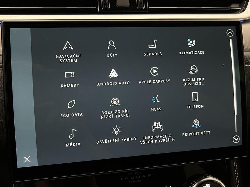 Jaguar F-Pace D200 R-DYNAMIC SE AWD AUT  - fotka 32 z 49