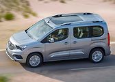 Opel Combo Life. (Selection) za příplatek 25 000 Kč. Základní cena 429 900 Kč. Klimatizace až od výbavy Enjoy.