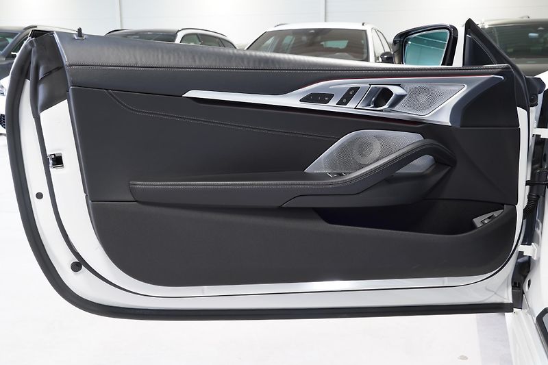BMW Řada 8 BMW 850i Xdrive cabrio - fotka 28 z 44