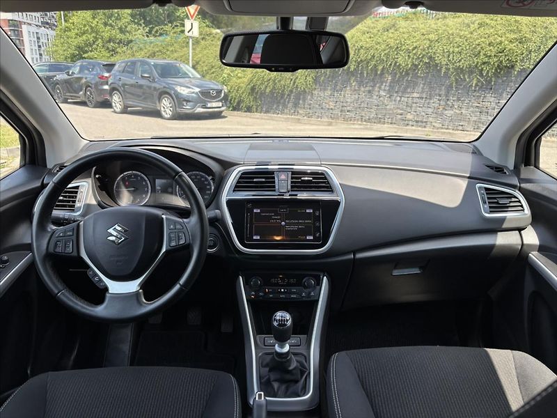 Suzuki SX4 S-Cross 1,4 HEV 4x4 Premium ADAPTIV - fotka 8 z 40