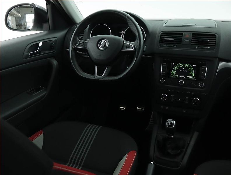 Škoda Yeti (2014) 1.4 TSI, Navi, Bi-Xenony - fotka 7 z 16