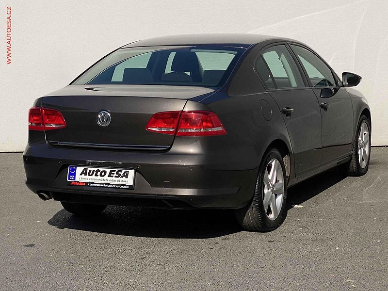 Volkswagen Passat (2012) 1.4 TSi, Trendline, +kola - fotka 4 z 16