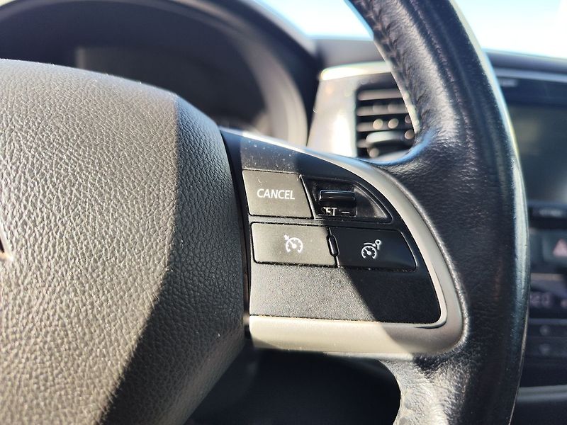 Mitsubishi Outlander 2.2 DI-D/110kW 4x4,7 Míst - fotka 28 z 36