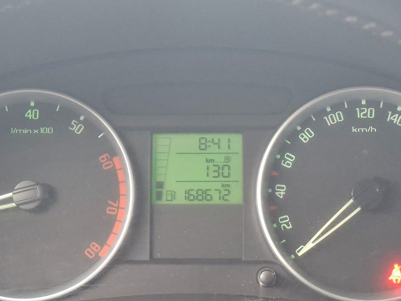 Škoda Fabia (2008) 1.4i 63kW -AUT.KLIMA-TEMPOMAT - fotka 16 z 30