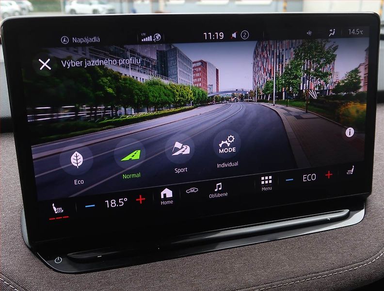 Škoda Enyaq (2021) Suite iV 60 (62 kWh), SoH 91% - fotka 12 z 23