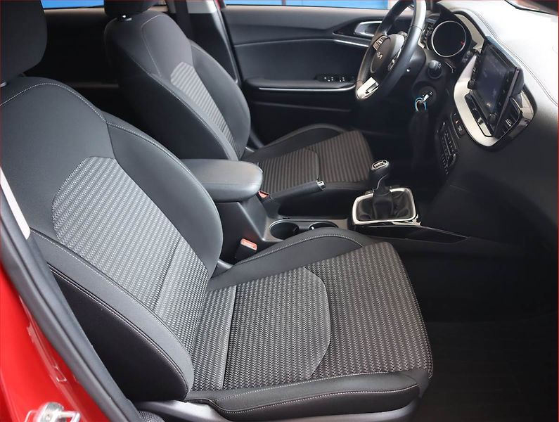 Kia Ceed (2022) 1.0 T-GDI, Serv.kniha - fotka 9 z 18