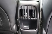 Zadní cestující mají i své výdechy ventilace a konektory USB
