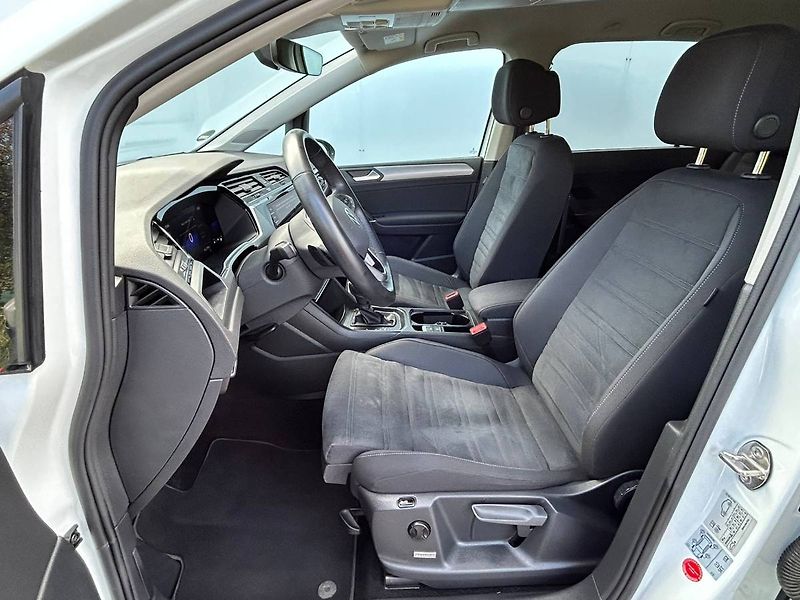 Volkswagen Touran (2022) 2.0 TDI 110kW DSG tažné - fotka 6 z 35