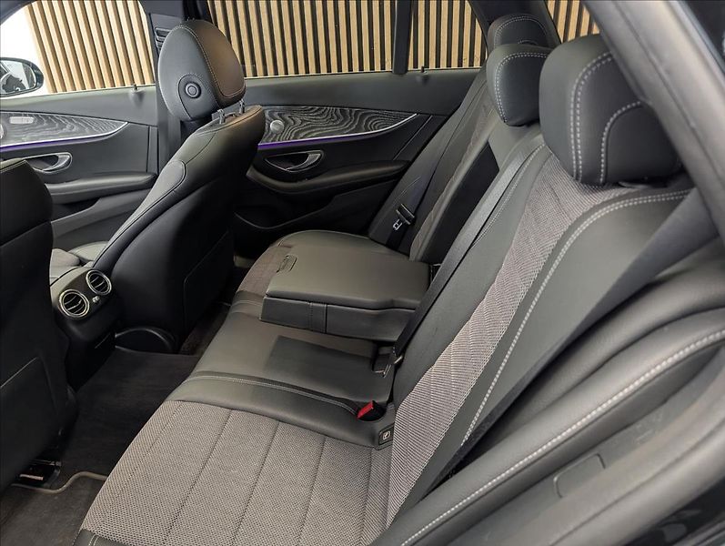 Mercedes-Benz Třídy E E300 DE EQ POWER 225 KW AMG - fotka 31 z 41
