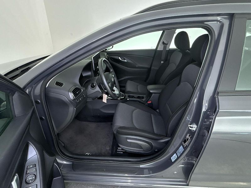 Hyundai i30 Smart DCT - fotka 7 z 27