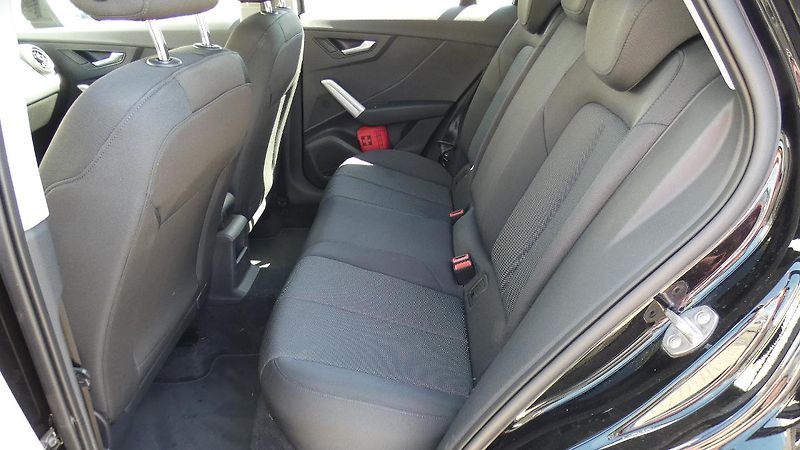 Audi Q2 1,0 TFSI Advanced - fotka 21 z 24
