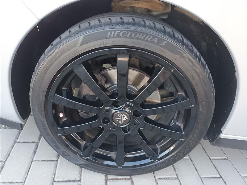 Peugeot 207 1,6 i,110kw,KŮŽE,KOLA,PANORAMA - fotka 24 z 34