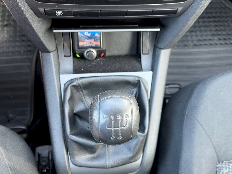 Škoda Octavia (2011) 1.6 MPI Tour Trumf Combi - fotka 16 z 24