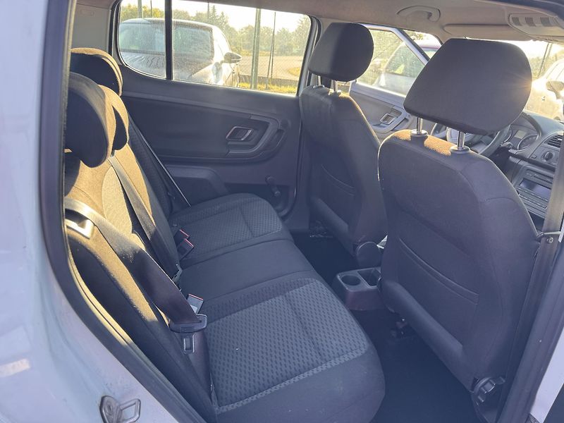 Škoda Fabia II 1.2 HTP, 44 kW - fotka 16 z 18