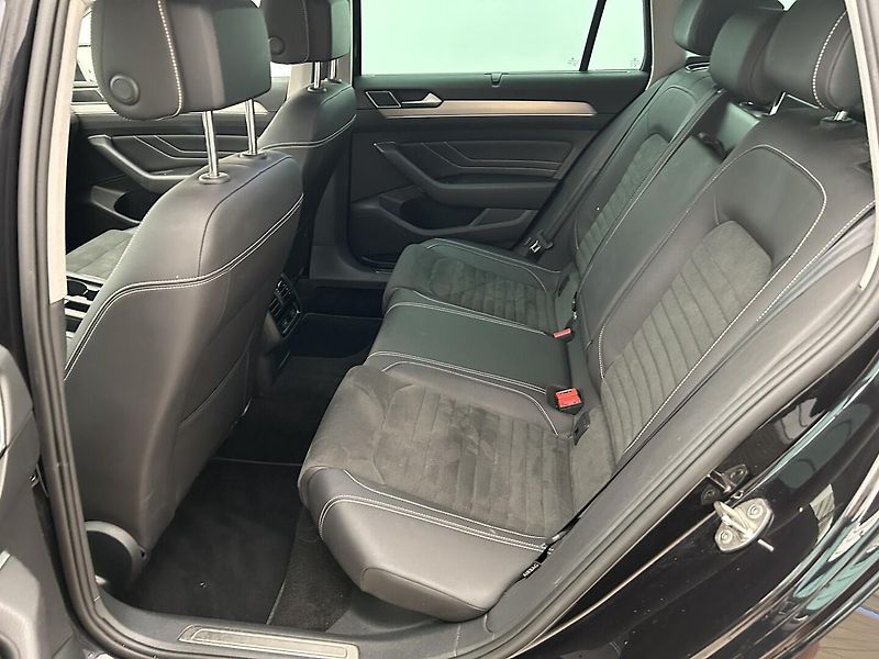Volkswagen Passat Variant 2.0 TDI Elegance - fotka 7 z 27