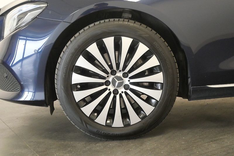 Mercedes-Benz Třídy E - fotka 10 z 28
