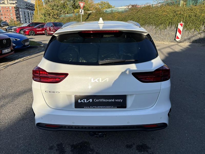 Kia Ceed 1,5 TGDi AT TOP ZÁRUKA TAŽNÉ - fotka 4 z 51