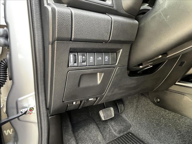 Isuzu D-Max 1,9 Double Cab  6A/T LS MY25 - fotka 14 z 25
