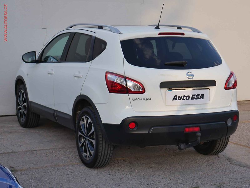 Nissan Qashqai (2011) 1.6i, AC, tempomat - fotka 4 z 21