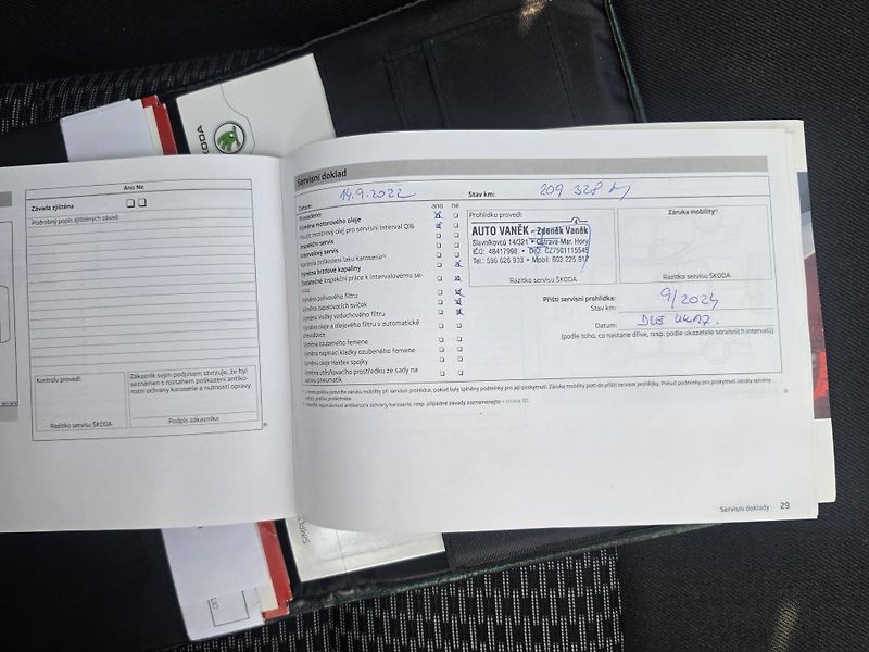 Škoda Octavia 2.0 TDI 4x4 Xenon  - fotka 26 z 28