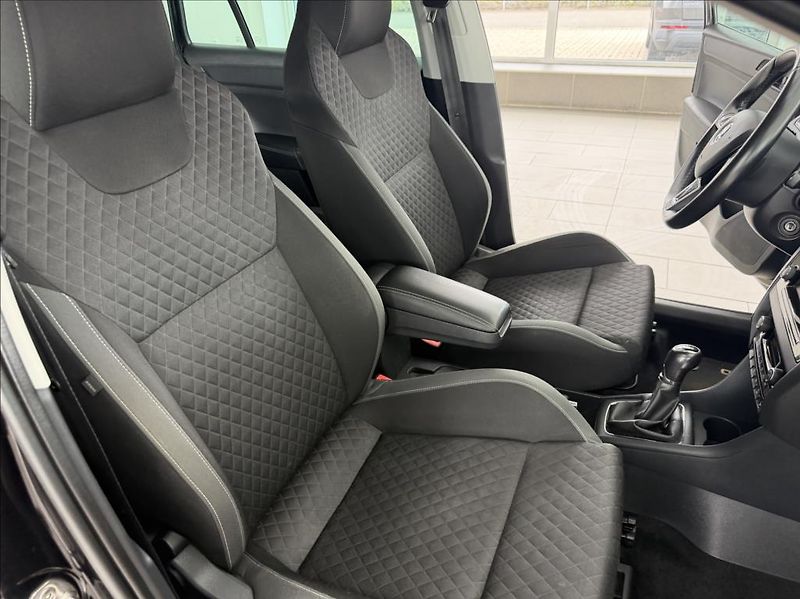 Škoda Rapid 1,2 TSI, Climatronic, CarPlay - fotka 9 z 26