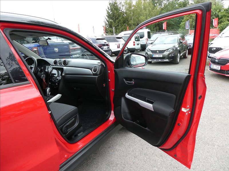 Suzuki Vitara 1,6 VVTi AUTOMAT,serviska,závě - fotka 25 z 50
