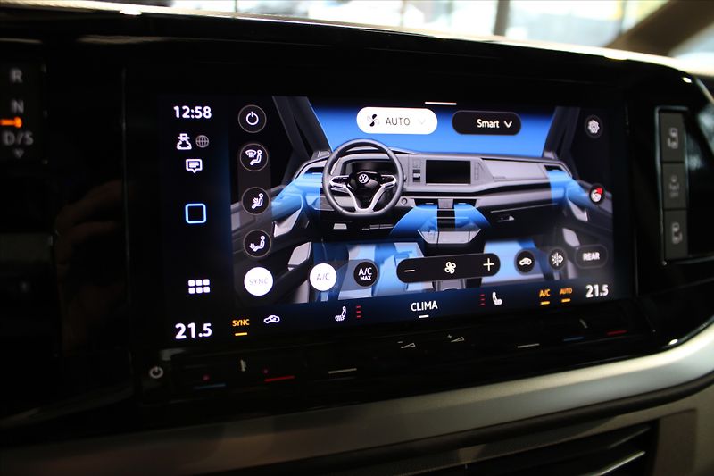 Volkswagen Multivan TDi DSG Edition Pano/HUD/HarKa - fotka 26 z 37