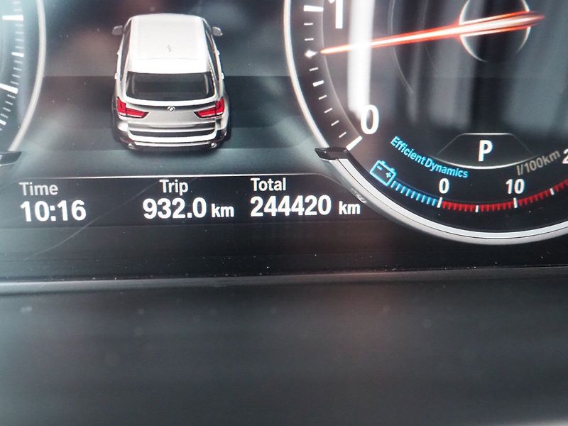 BMW X5 (2017) 3.0d xDrive, 4x4, Pano - fotka 31 z 43