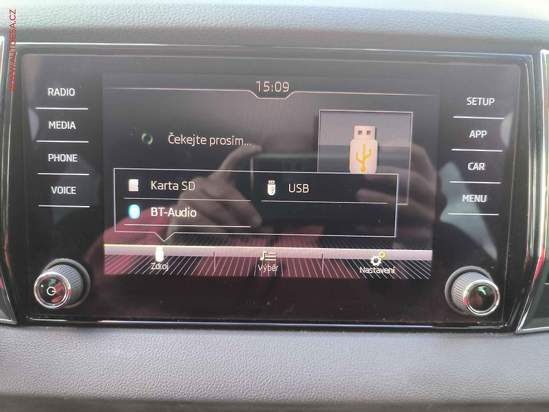 Škoda Karoq (2019) 1.0 TSi, Ambition - fotka 12 z 23