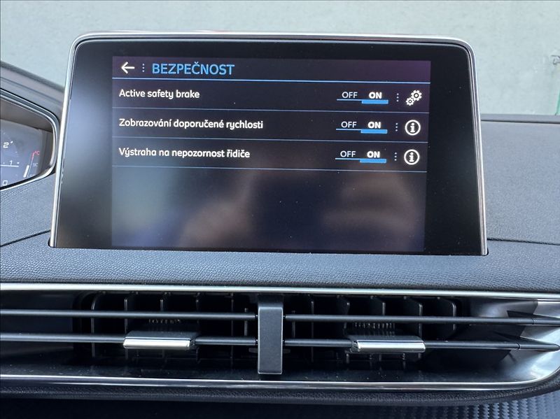 Peugeot 3008 1,2 i ALLURE DPH 1.maj původČR - fotka 36 z 50