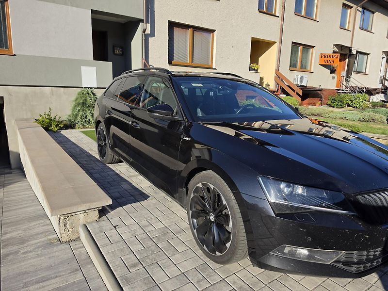 Škoda Superb (2018) SportLine 2.0 TDI 140kW 4x4 - fotka 32 z 32