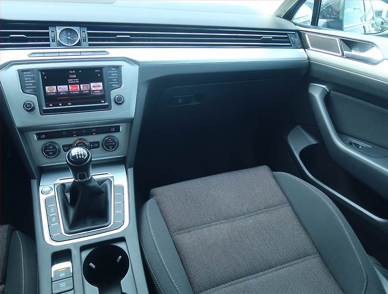 Volkswagen Passat (2016) Comfortline 1.8 TSI - fotka 8 z 18