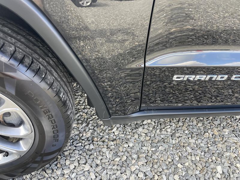 Jeep Grand Cherokee 3.0CRDi 4x4 250PS LIMITEED TOP - fotka 21 z 177
