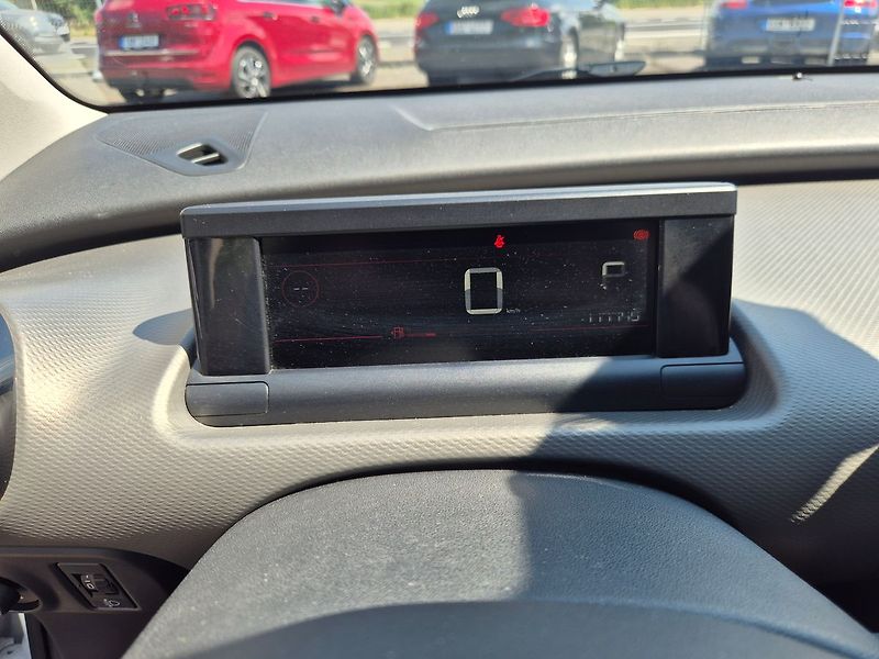 Citroën C4 Cactus 1.2 81kW Shine - AUTOMAT - fotka 16 z 26