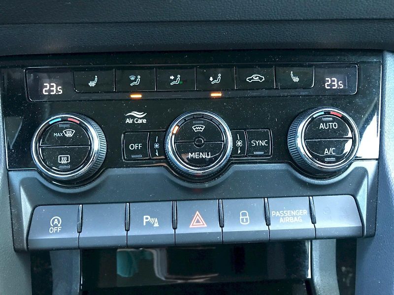 Škoda Karoq (2018) STYLE Plus 4X4 TDI 2.0/110KW 7 - fotka 13 z 28