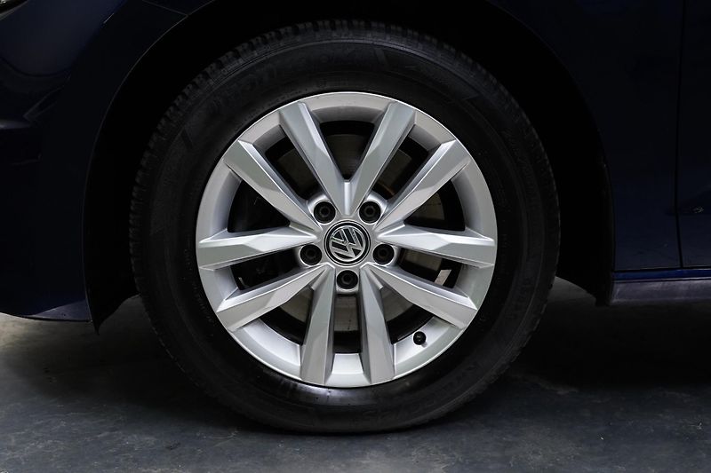 Volkswagen Touran - fotka 10 z 29