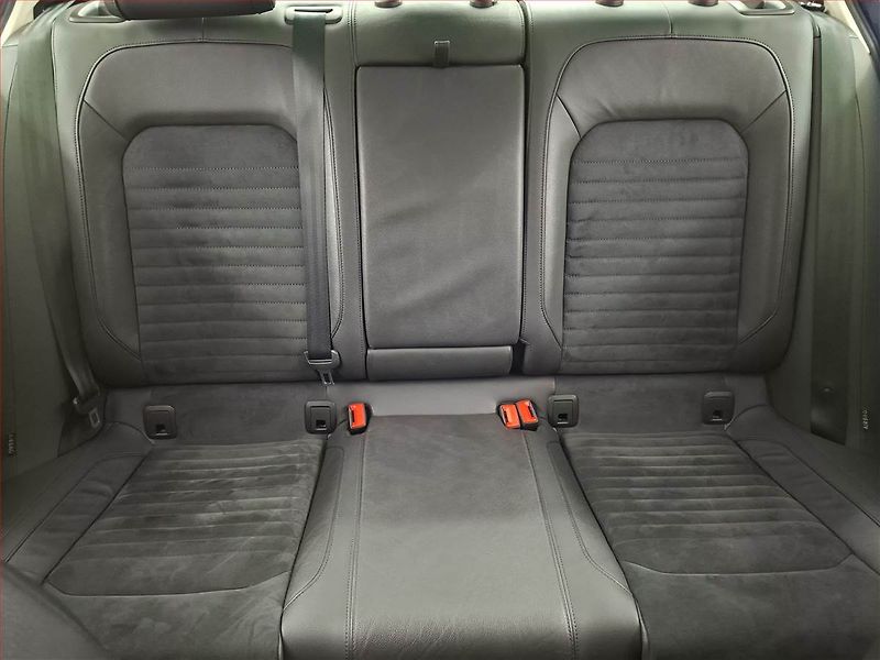 Volkswagen Passat (2018) R-Line 2.0 TDI, Kůže, Tempomat - fotka 10 z 19