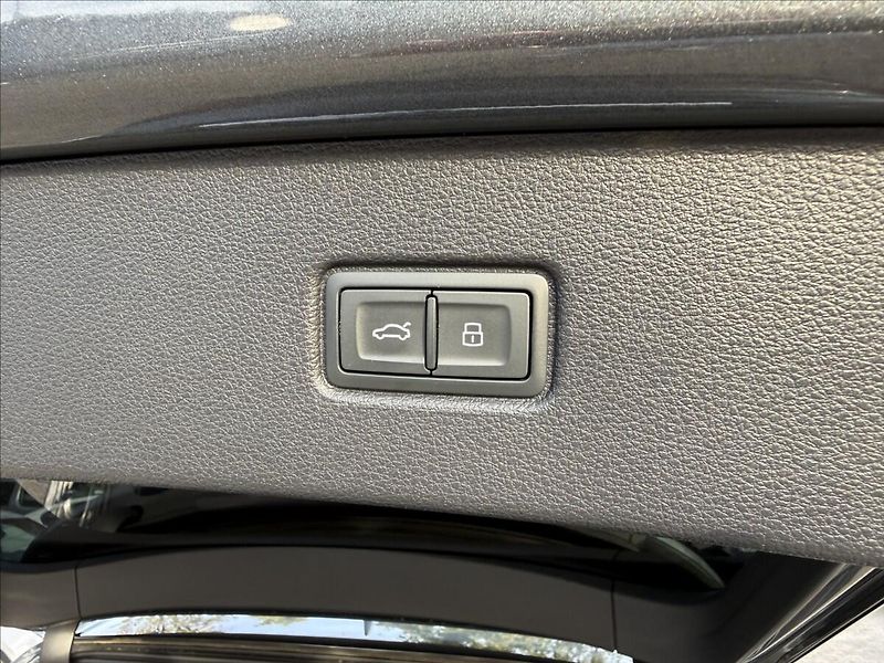 Audi Q7 50 TDI S-Line Quattro - fotka 29 z 37