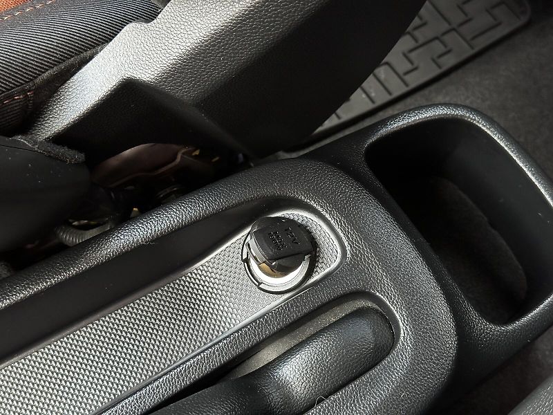 Hyundai i10 1.0i AUTOMAT 67PS KLIMA AC Blu - fotka 27 z 32