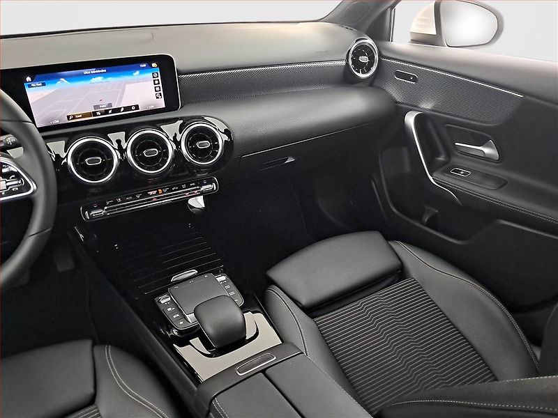 Mercedes-Benz Třídy A (2020) A 180 - fotka 8 z 23