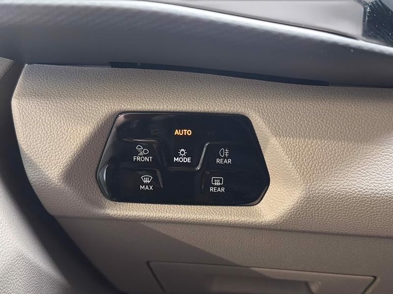 Volkswagen California eHybrid 4M Ocean HuD El.střech - fotka 15 z 31
