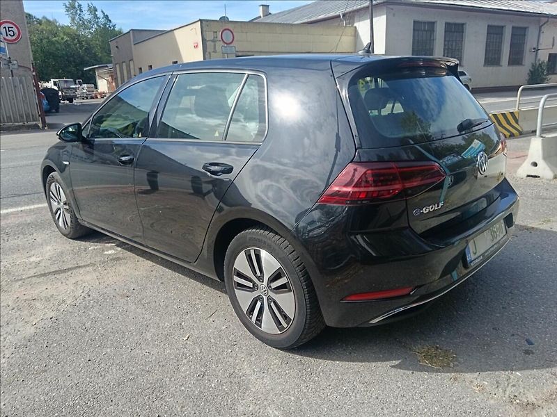 Volkswagen Golf 0,0 e electric drive 100kW - fotka 8 z 22