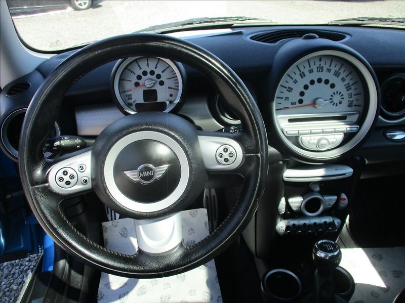 Mini Cooper S 1,6 i, aut. klima,Cebia,128kW - fotka 13 z 32