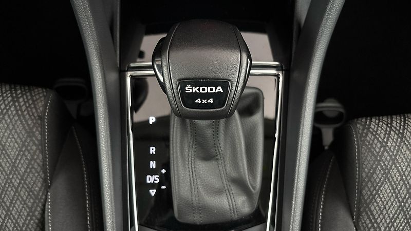 Škoda Karoq 2.0 TDI DSG 4x4 Style - fotka 25 z 29