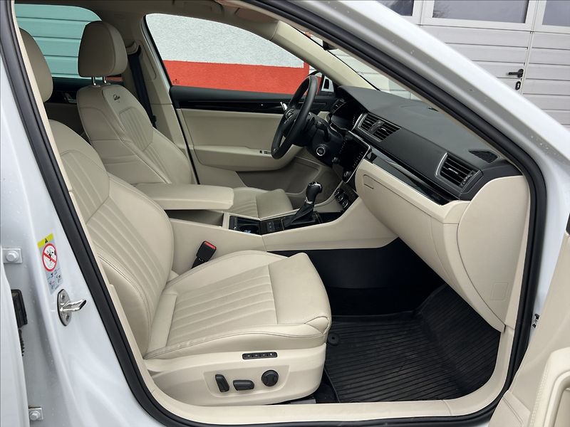 Škoda Superb 2,0 TDI 200HP L&K DSG 4X4 - fotka 19 z 40