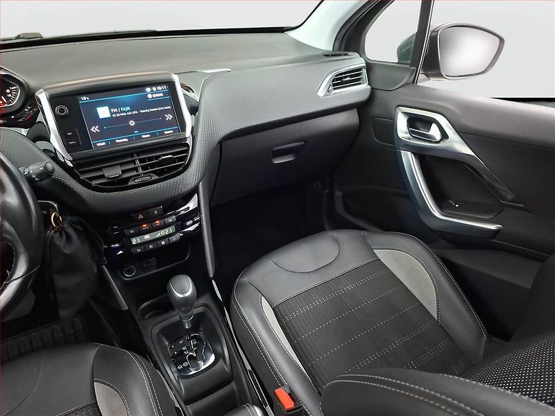 Peugeot 2008 (2018) 1.2 PureTech, Automat, Kůže - fotka 8 z 19