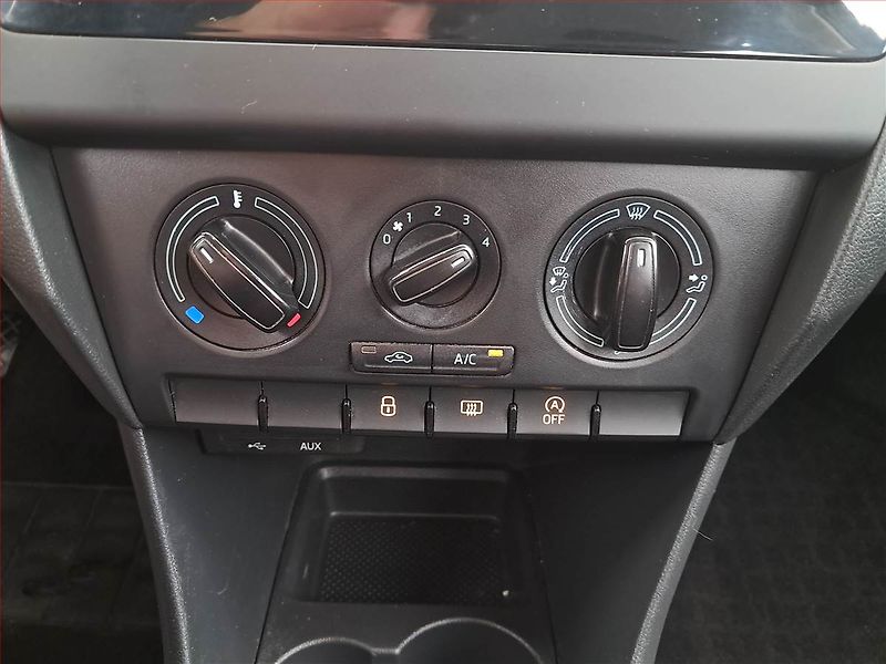 Škoda Rapid (2016) Ambition 1.2 TSI, Serv.kniha - fotka 13 z 17